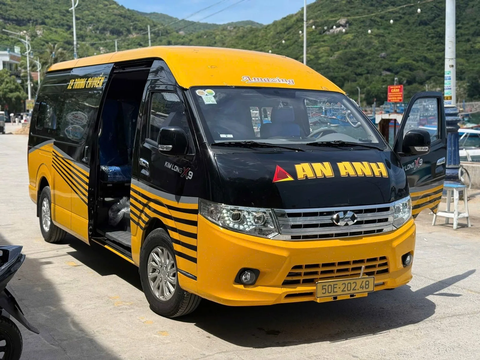 Xe trung chuyển
